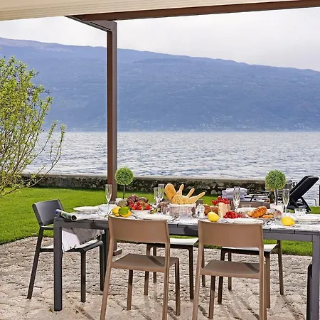 Victoria: Luxury Waterfront With Splendid Views *