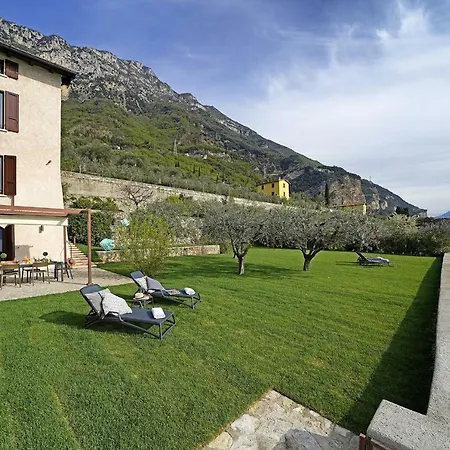 Villa Victoria: Luxury Waterfront With Splendid Views