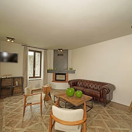 Villa Victoria: Luxury Waterfront With Splendid Views *