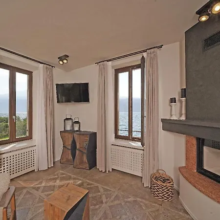 Victoria: Luxury Waterfront With Splendid Views Villa Gargnano