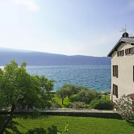 Victoria: Luxury Waterfront With Splendid Views *